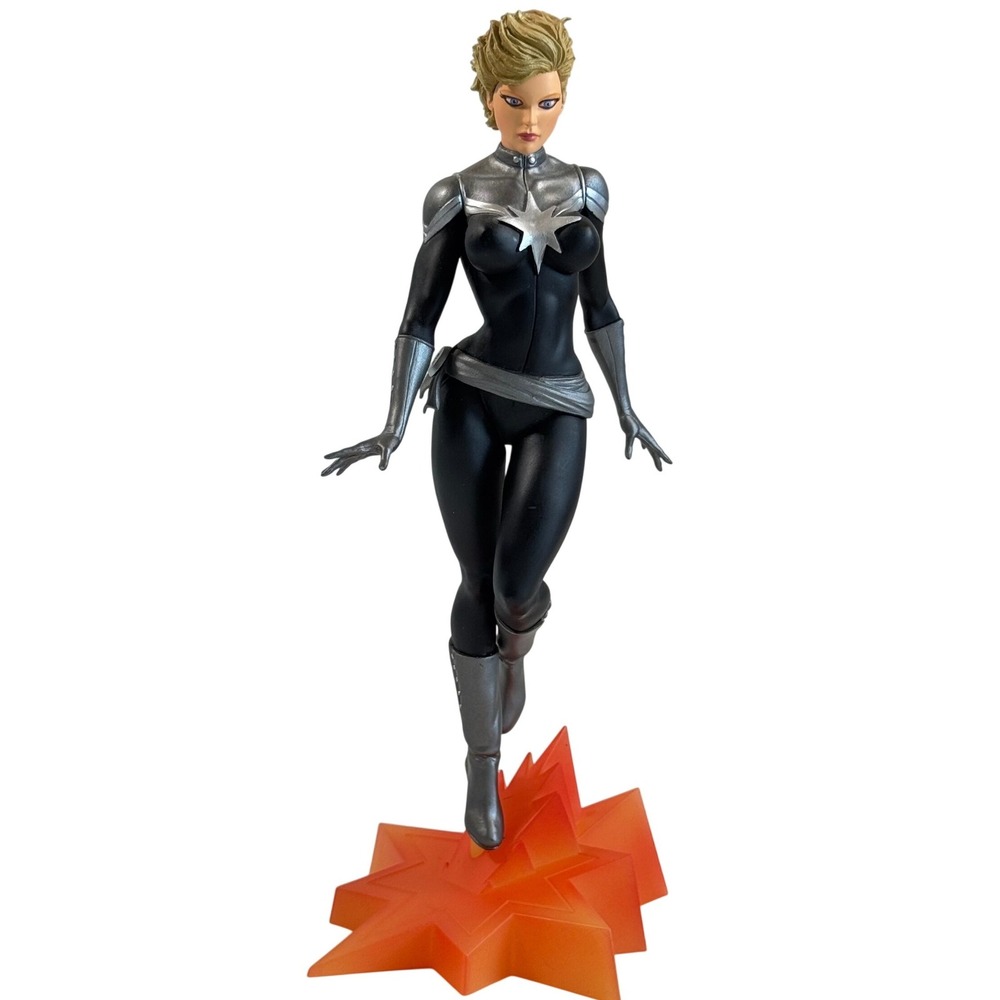 Marvel Gallery Captain Marvel PVC Diorama Diamond Select Black Silver Statue